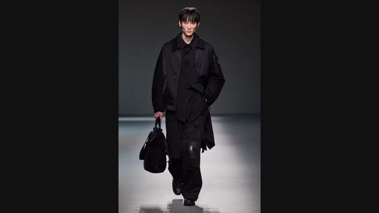 Yohji Yamamoto FW25 reinventa la moda invernale